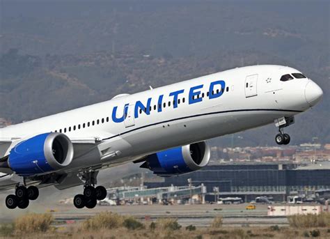 United executive explains why the airline hasn't bought Boeing's newes.